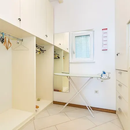 Luxury Penthouse Prestige Near The Sea شقة