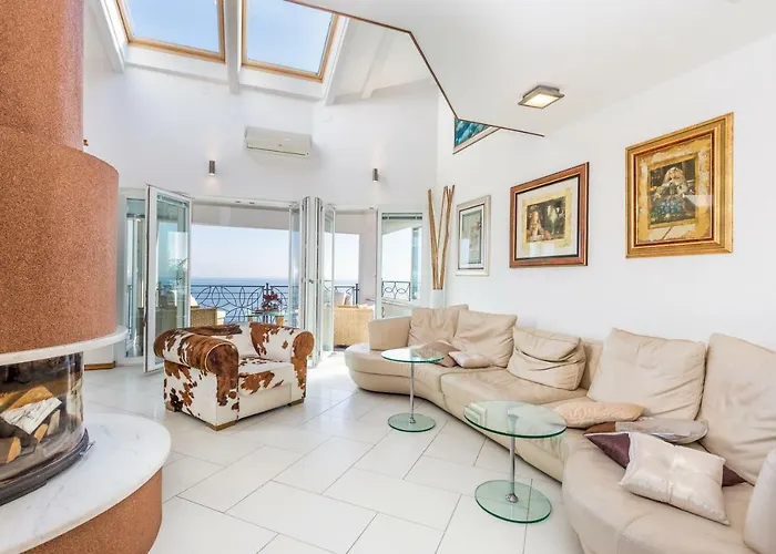 Luxury Penthouse Prestige Near The Sea * 오파티아
