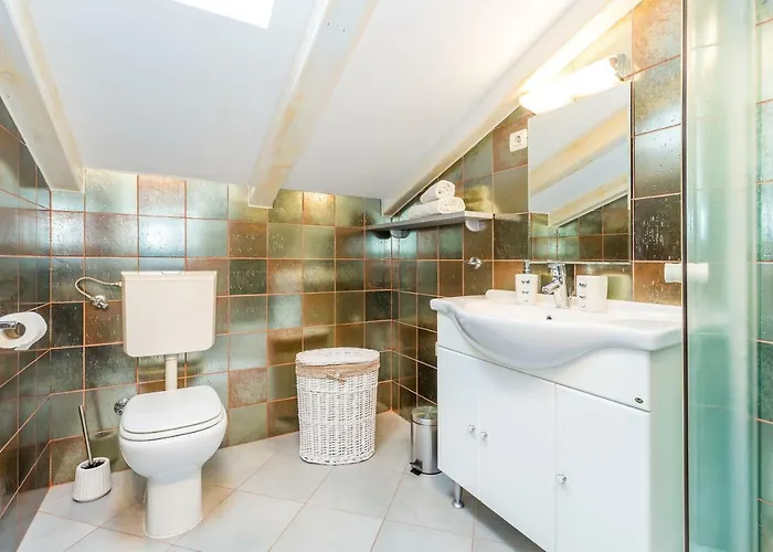Luxury Penthouse Prestige Near The Sea 아파트