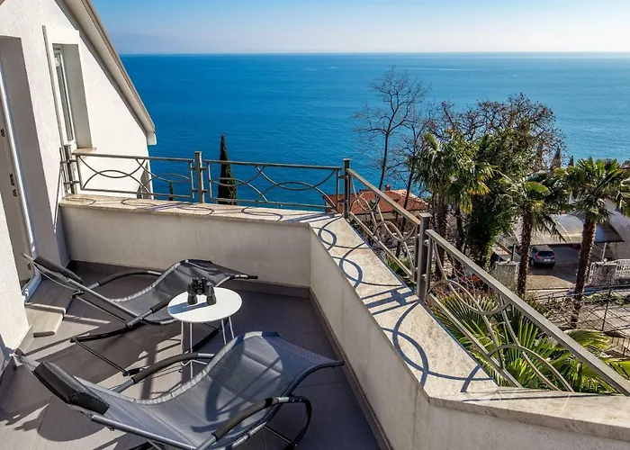 아파트 Luxury Penthouse Prestige Near The Sea *
