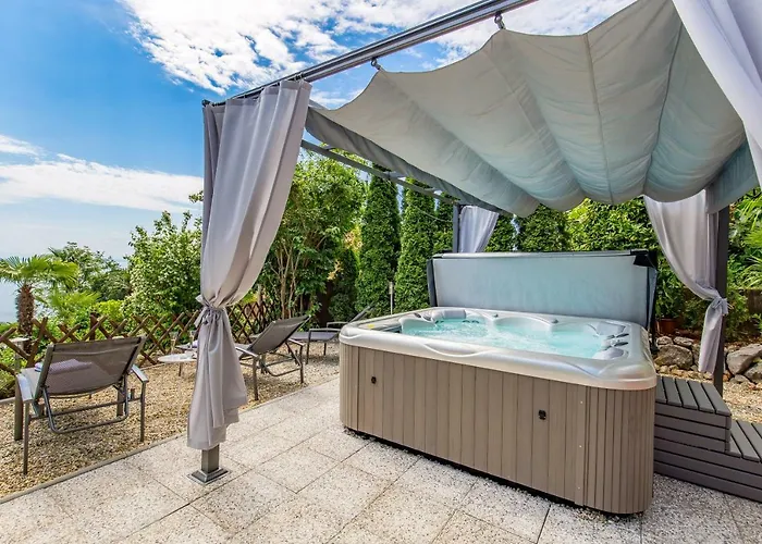 Luxury Penthouse Prestige Near The Sea 아파트 *