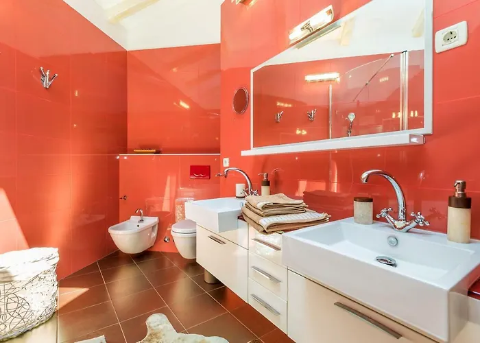 아파트 Luxury Penthouse Prestige Near The Sea