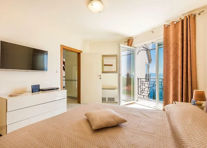 아파트 Luxury Penthouse Prestige Near The Sea