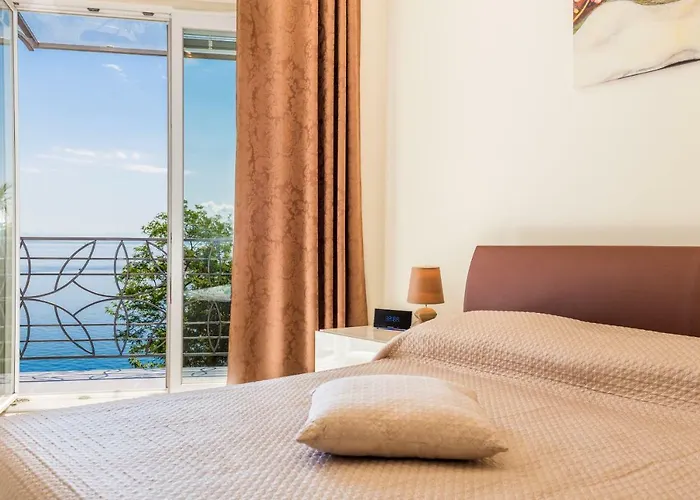 아파트 Luxury Penthouse Prestige Near The Sea 오파티아