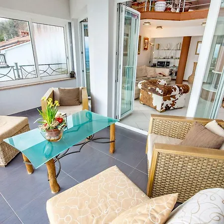 Luxury Penthouse Prestige Near The Sea شقة *