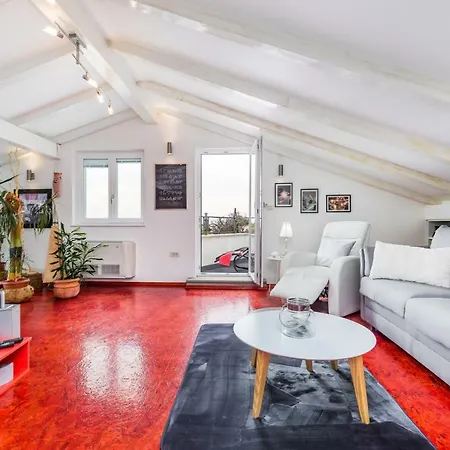 Luxury Penthouse Prestige Near The Sea