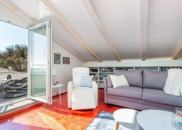 Luxury Penthouse Prestige Near The Sea アパート オパティヤ
