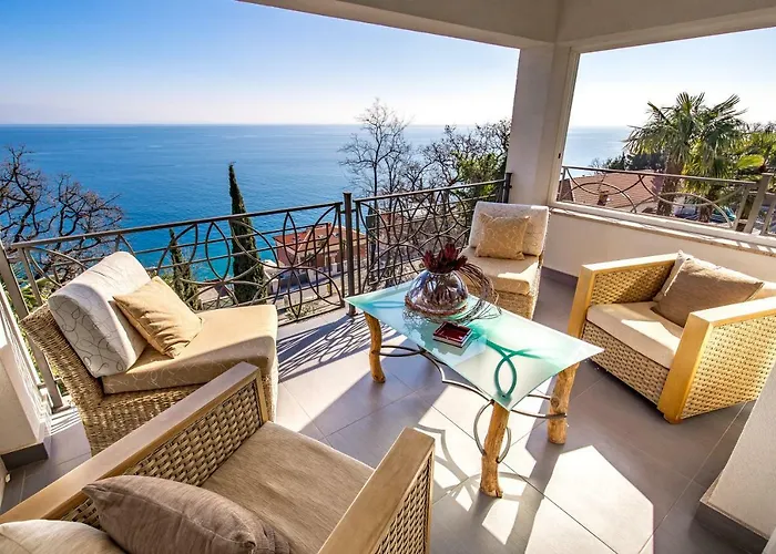 Luxury Penthouse Prestige Near The Sea *