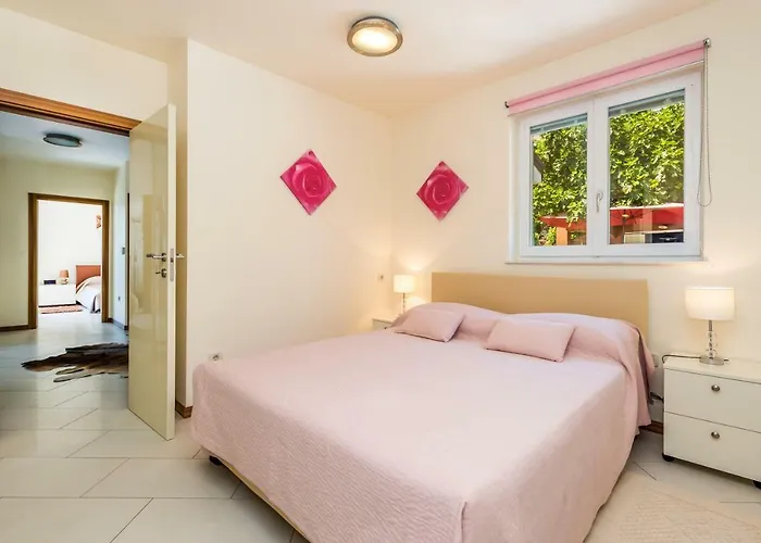 Luxury Penthouse Prestige Near The Sea *